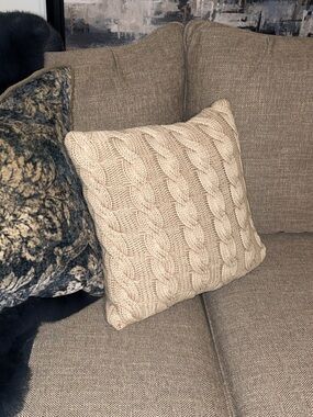 NWT Neutral Cable Knit Elegant Decorative Throw Pillow 18x18 Home Decor/Accent
